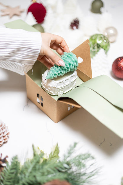 2-Piece Christmas Candle Gift Box – Christmas Tree & Cement Travel Bus